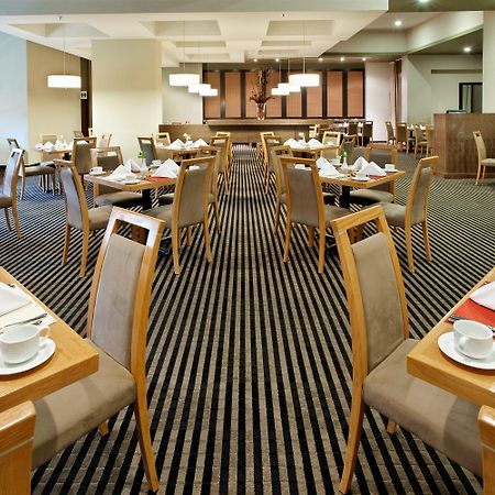 คราวน์ พลาซา มอนเทอร์เรย์ แอโรปวยร์โต Hotel มอนแตร์เรย์ ภายนอก รูปภาพ