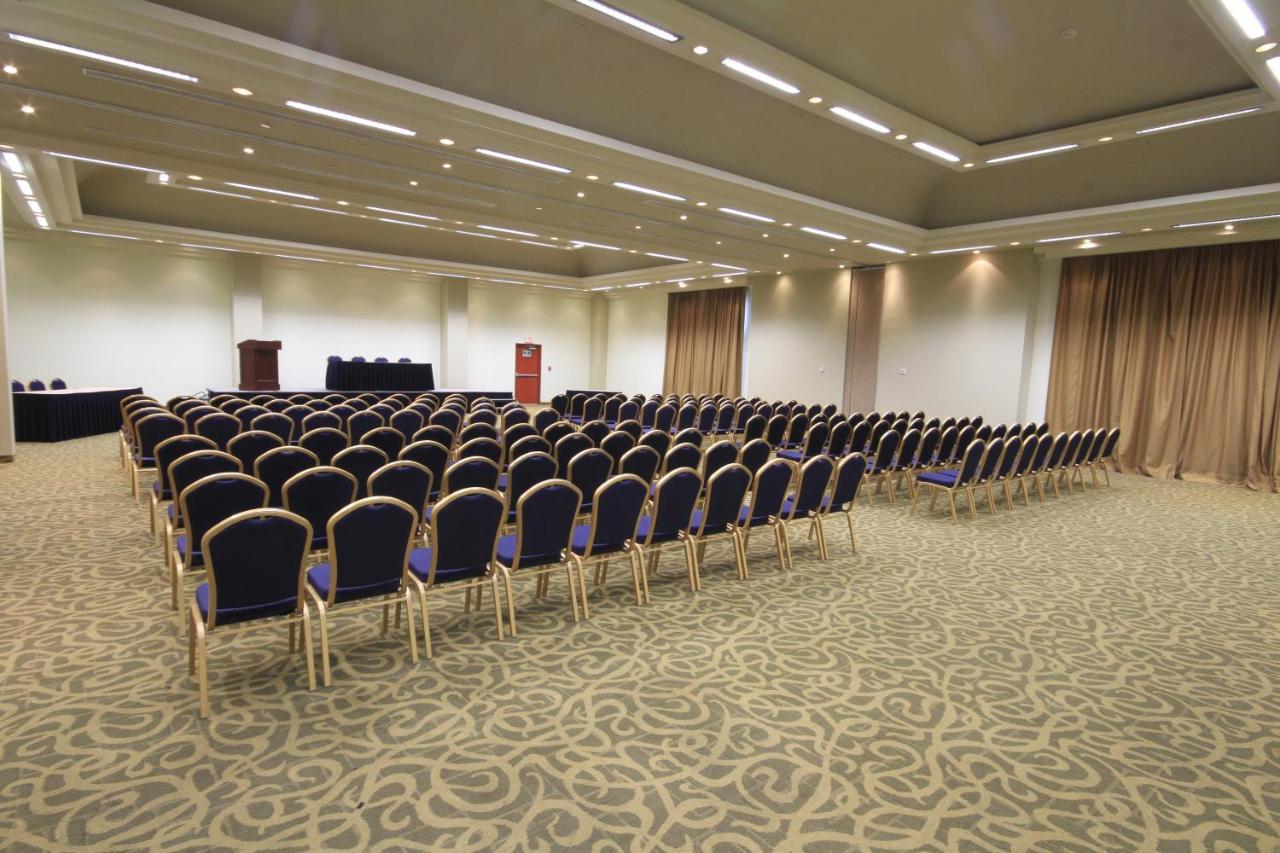 คราวน์ พลาซา มอนเทอร์เรย์ แอโรปวยร์โต Hotel มอนแตร์เรย์ ภายนอก รูปภาพ