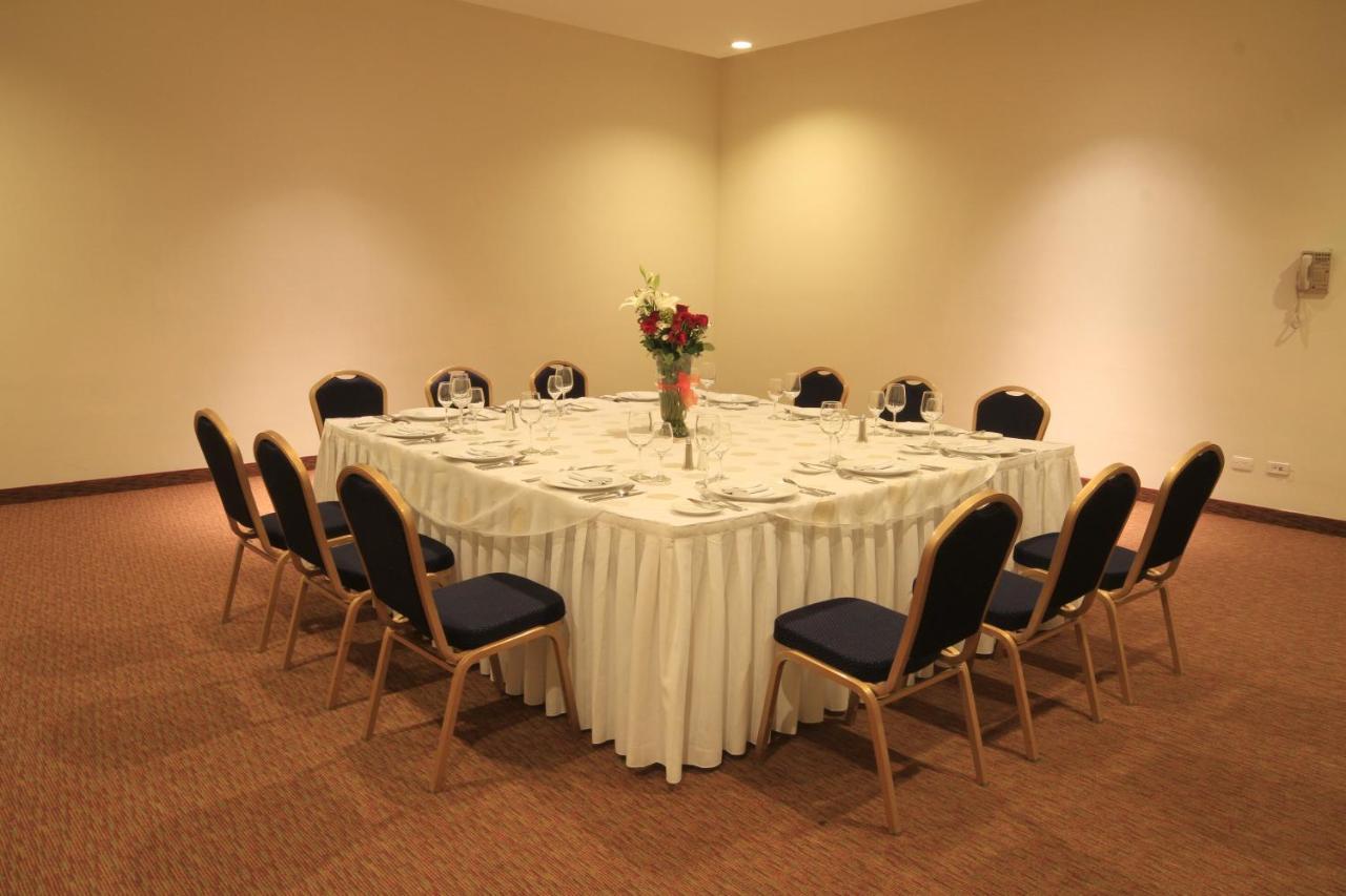 คราวน์ พลาซา มอนเทอร์เรย์ แอโรปวยร์โต Hotel มอนแตร์เรย์ ภายนอก รูปภาพ