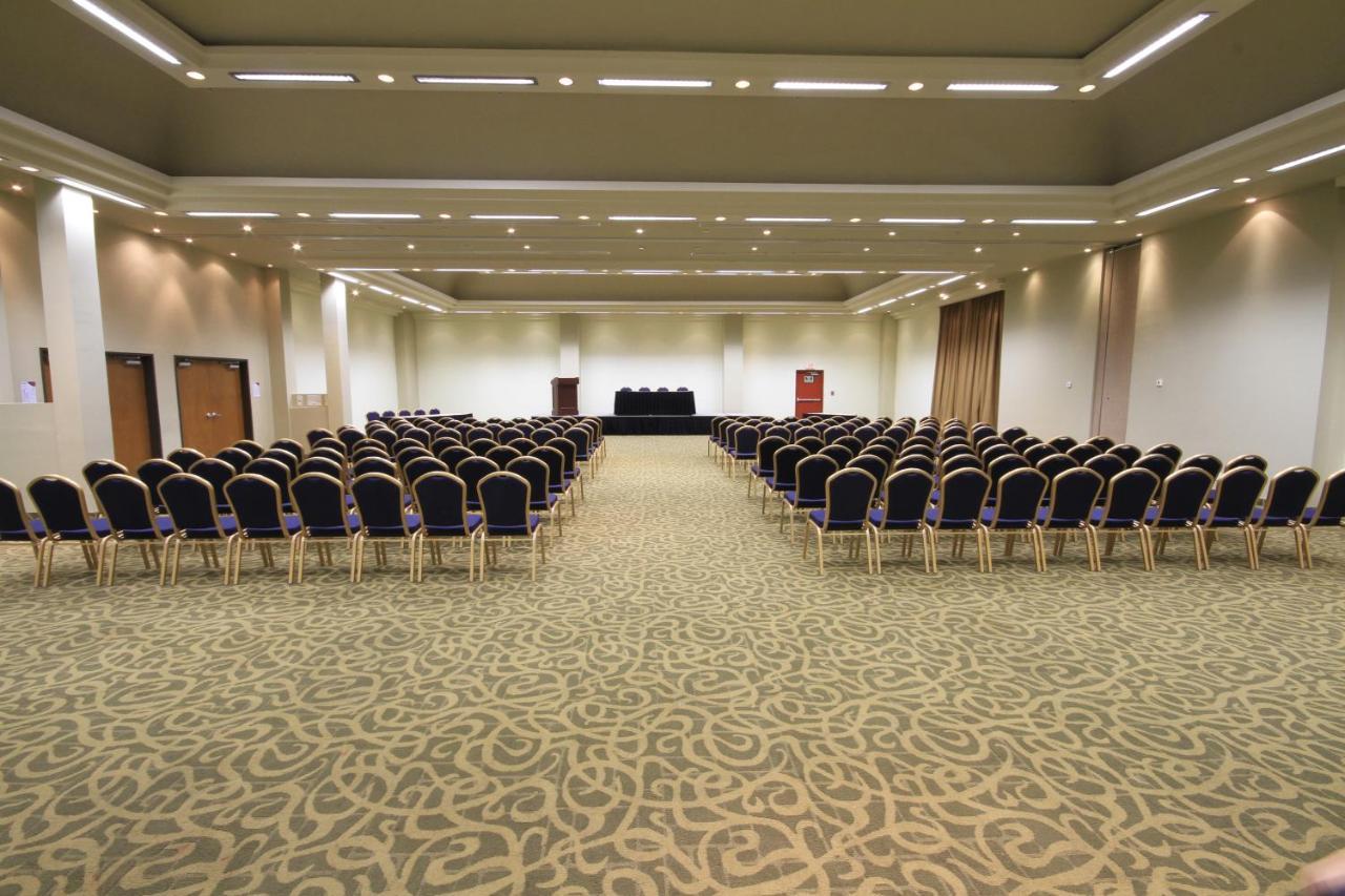 คราวน์ พลาซา มอนเทอร์เรย์ แอโรปวยร์โต Hotel มอนแตร์เรย์ ภายนอก รูปภาพ