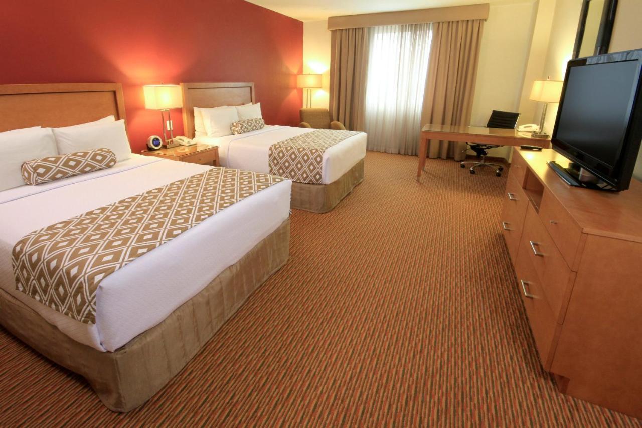 คราวน์ พลาซา มอนเทอร์เรย์ แอโรปวยร์โต Hotel มอนแตร์เรย์ ภายนอก รูปภาพ