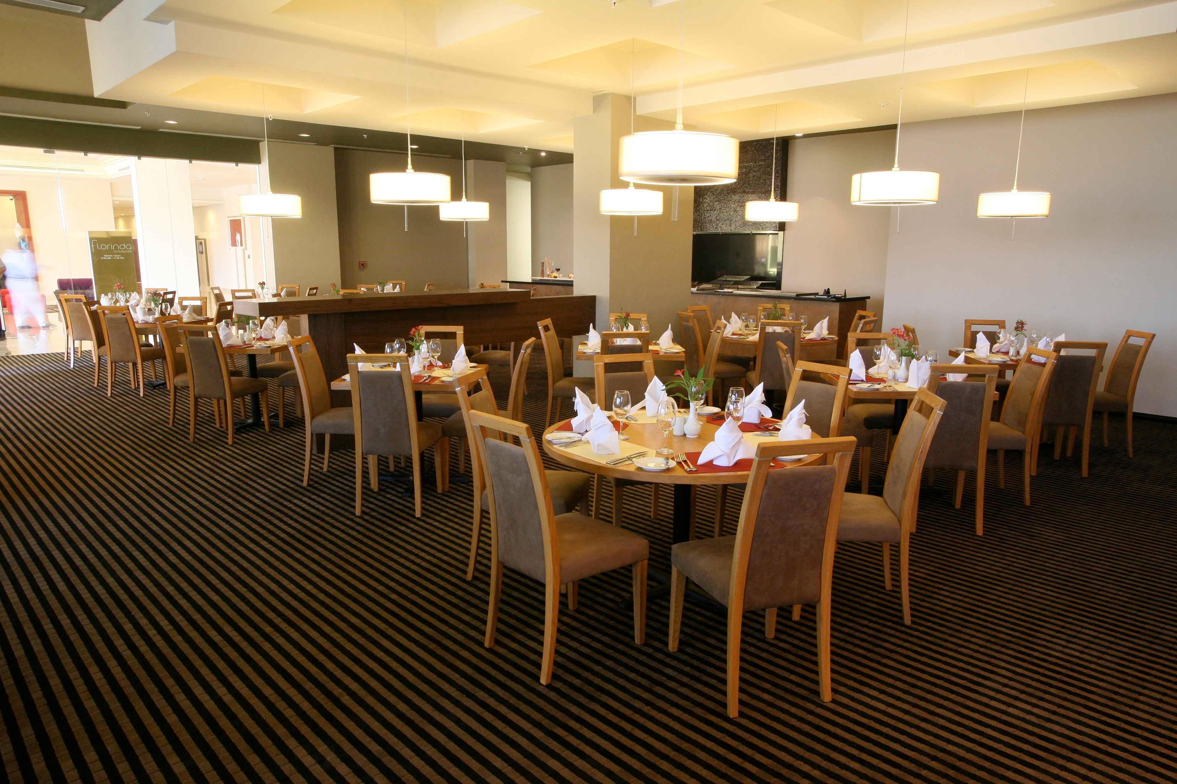 คราวน์ พลาซา มอนเทอร์เรย์ แอโรปวยร์โต Hotel มอนแตร์เรย์ ภายนอก รูปภาพ