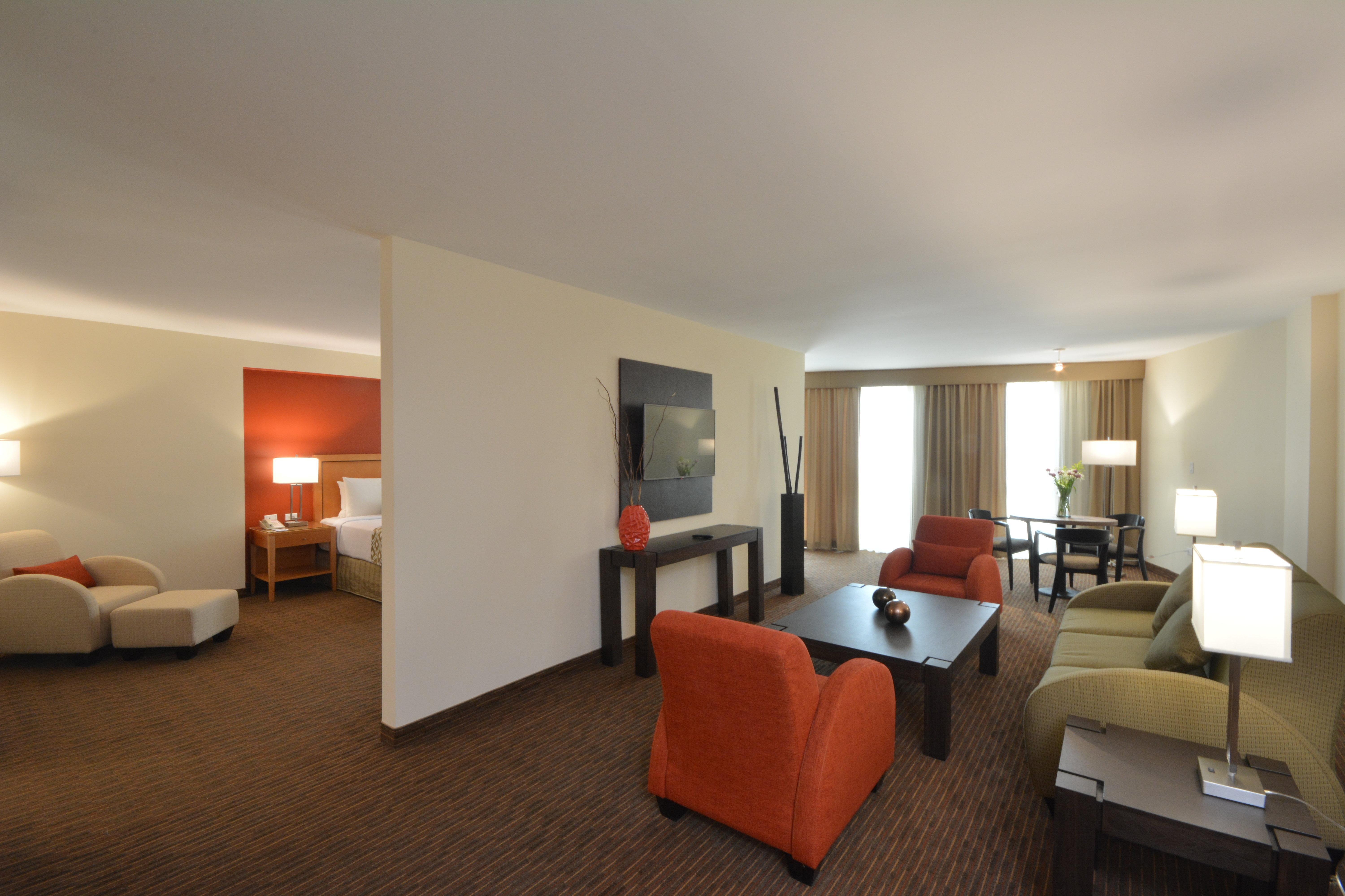 คราวน์ พลาซา มอนเทอร์เรย์ แอโรปวยร์โต Hotel มอนแตร์เรย์ ภายนอก รูปภาพ